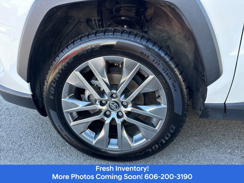 Used 2020 Toyota RAV4 XLE Premium image 10