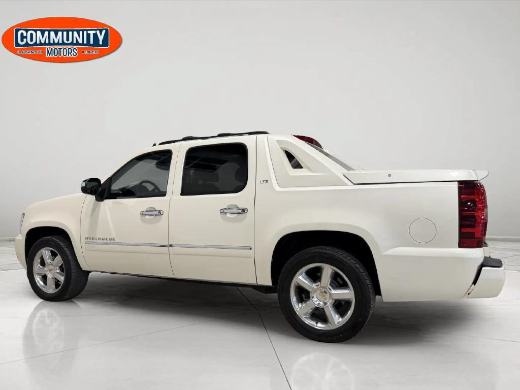 Used 2012 Chevrolet Avalanche LTZ AWD/4WD image 4