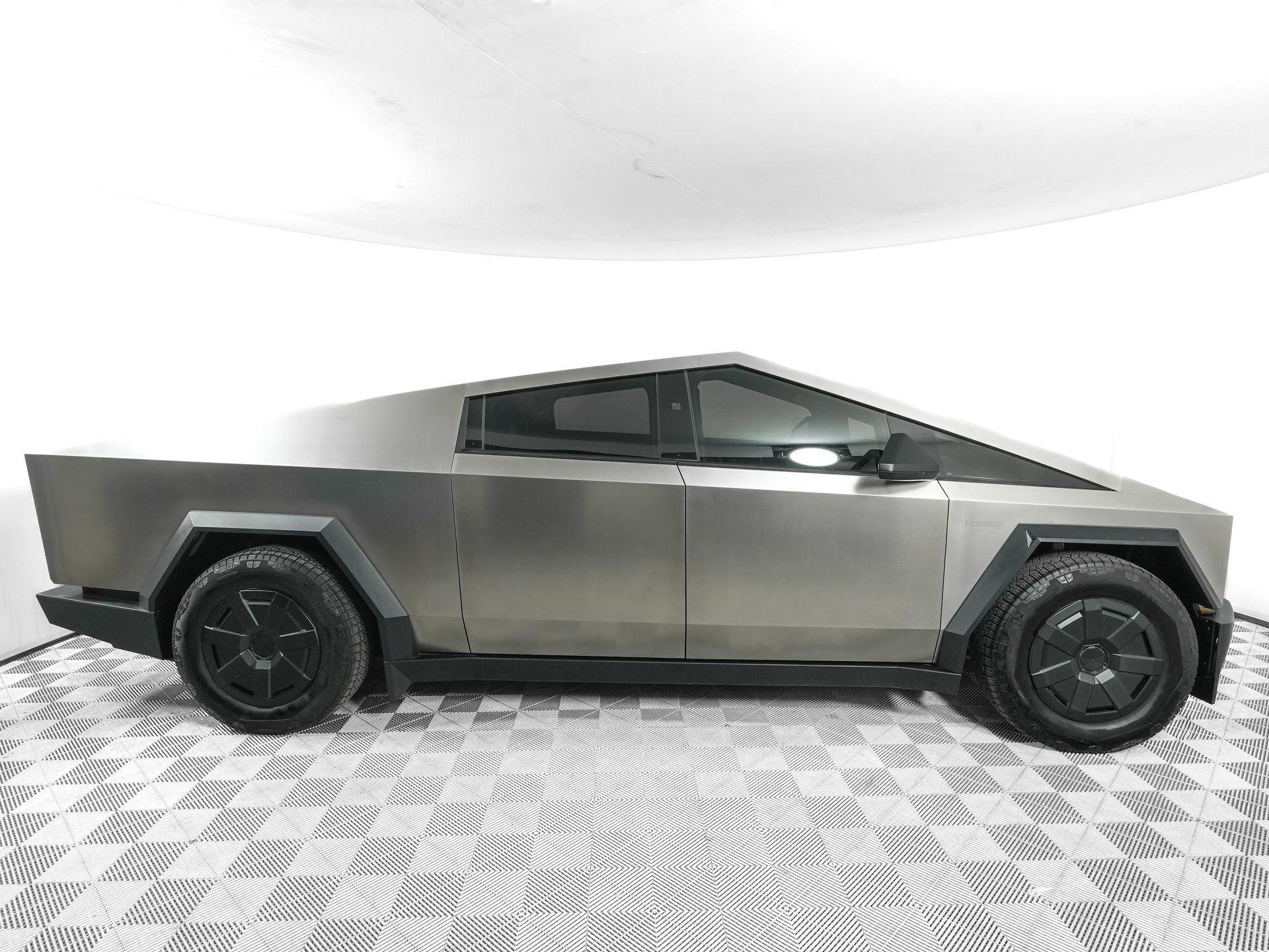 Used 2024 Tesla Cybertruck AWD Crew Cab image 3