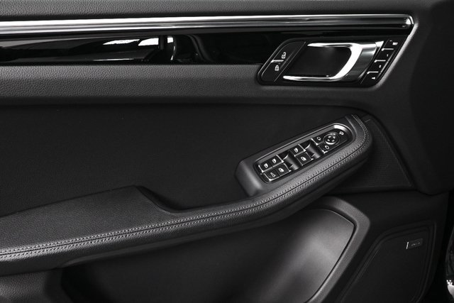 New 2026 Porsche Macan image 6