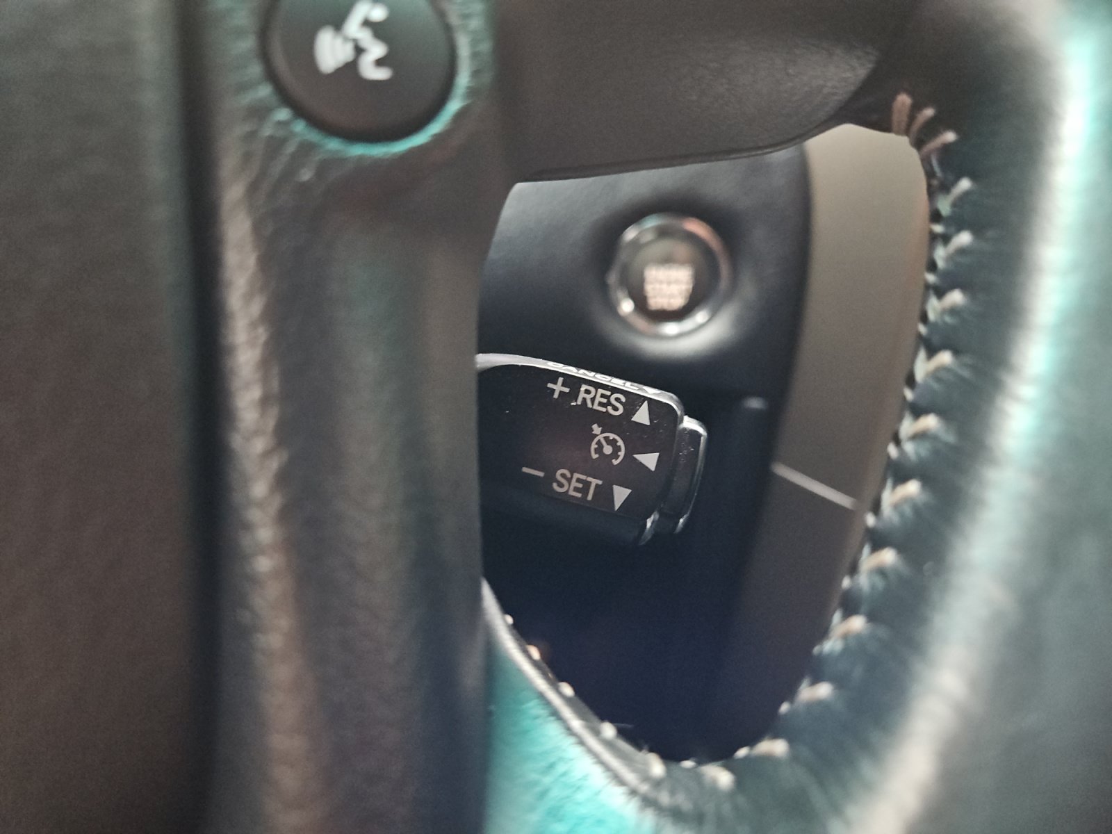 Used 2014 Lexus GX 460 w/ Premium Package AWD/4WD image 28