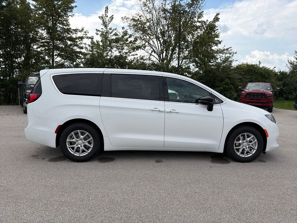 New 2027 Chrysler Pacifica LX FWD image 5