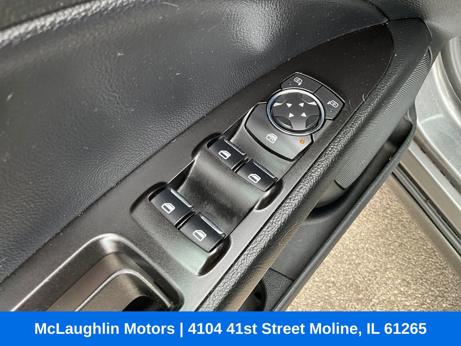 Used 2017 Ford Fusion SE w/ Fusion SE Technology Package FWD image 24