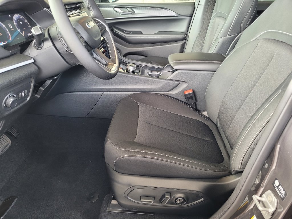 New 2026 Jeep Grand Cherokee Laredo X AWD/4WD image 7