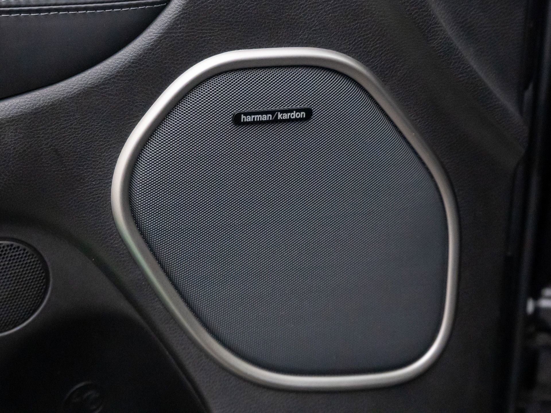 Used 2020 Jeep Grand Cherokee Overland image 15