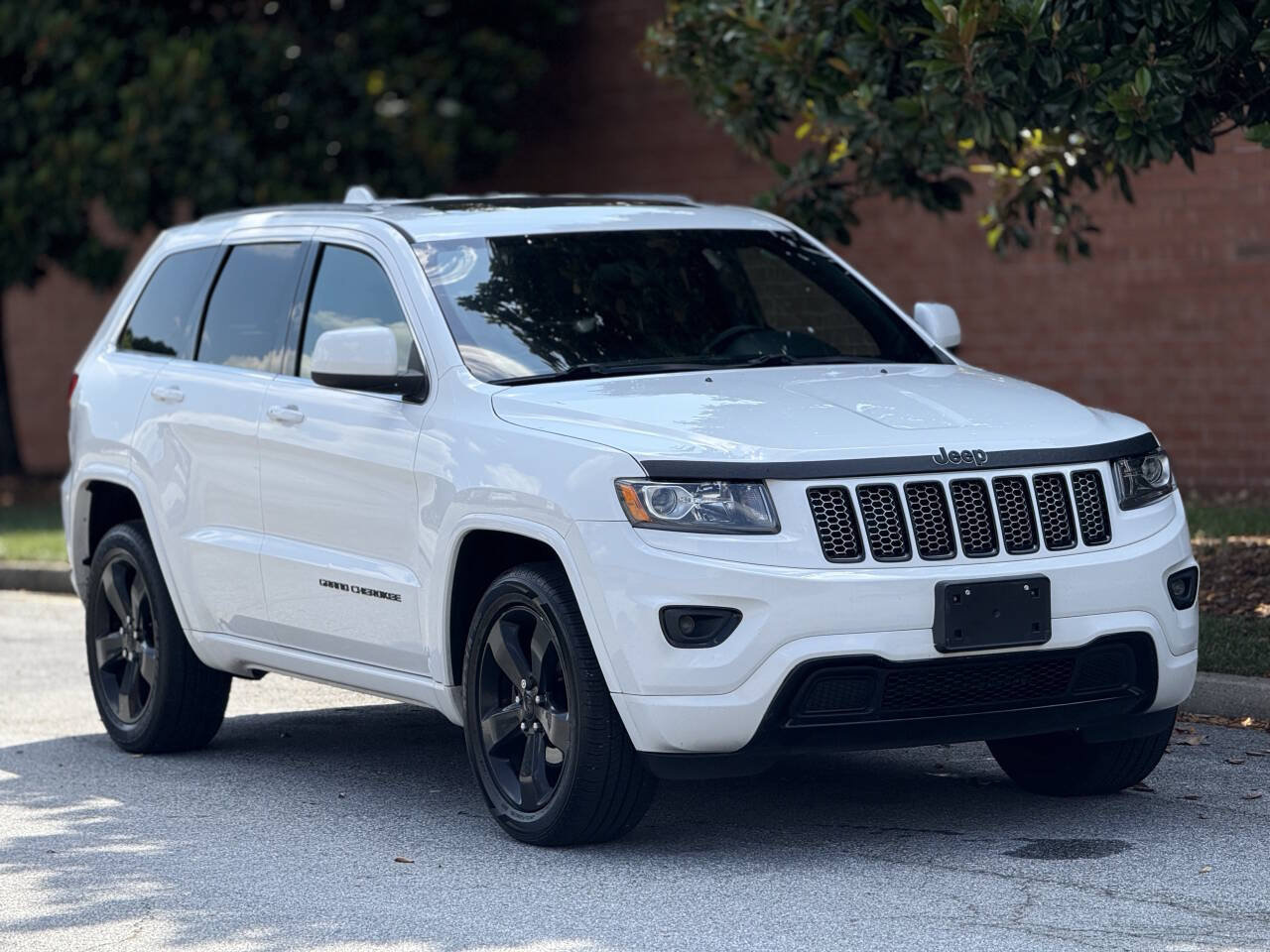 Used 2015 Jeep Grand Cherokee Altitude AWD/4WD image 3