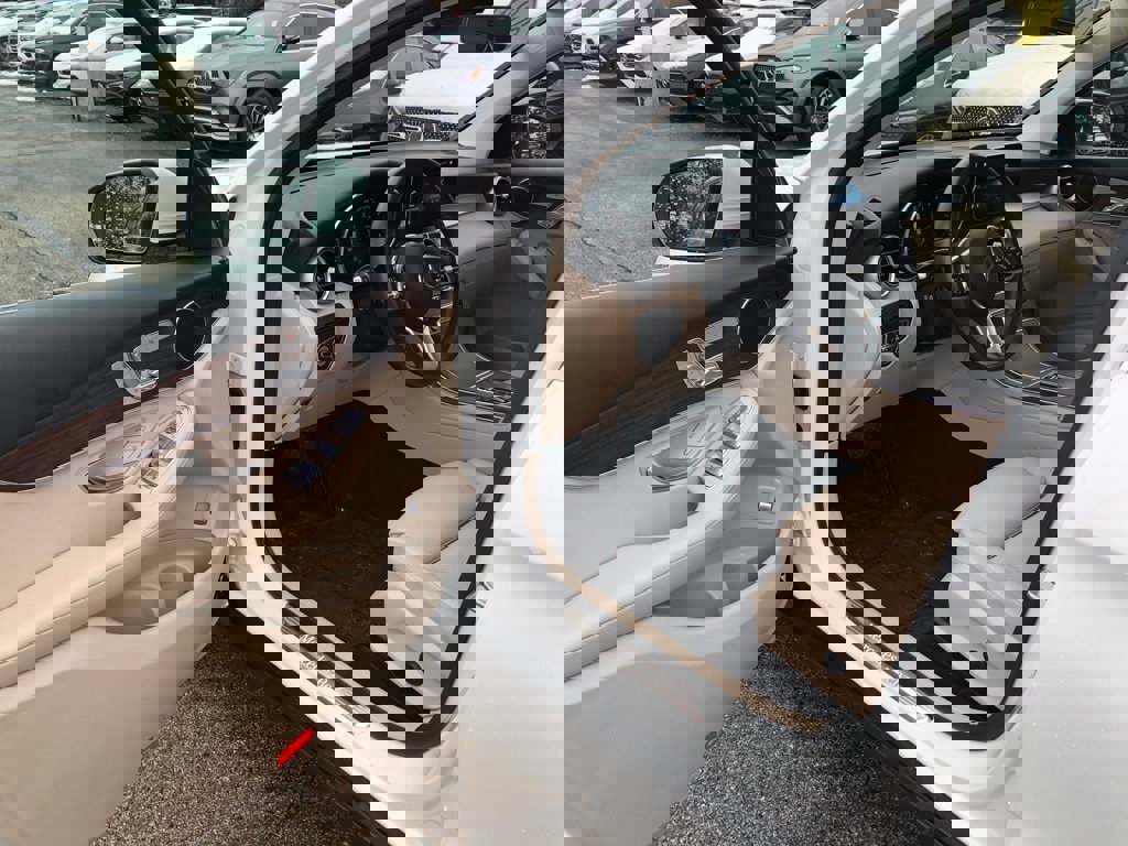 Used 2022 Mercedes-Benz GLC 300 4MATIC image 10