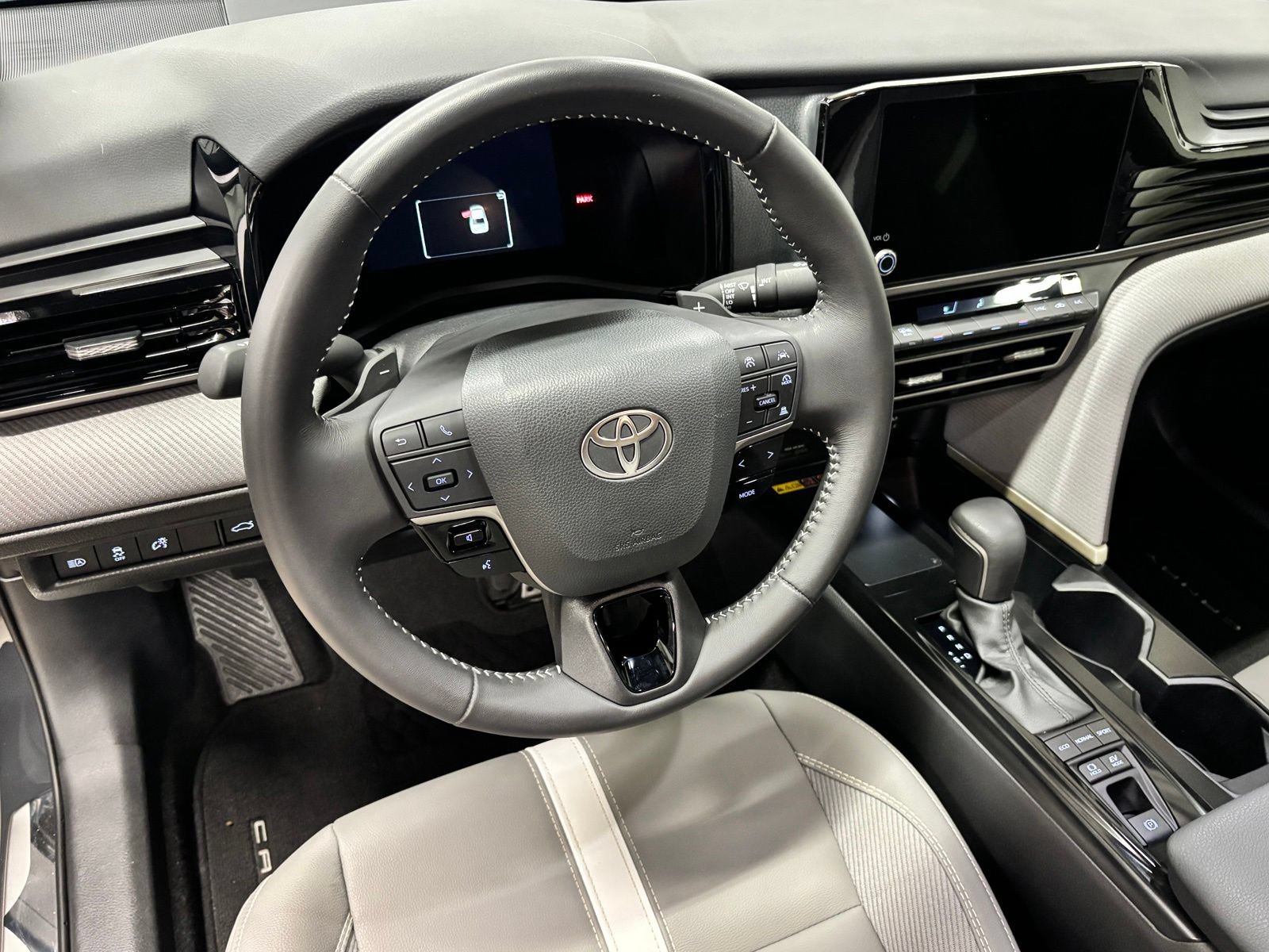 Used 2026 Toyota Camry SE FWD image 15