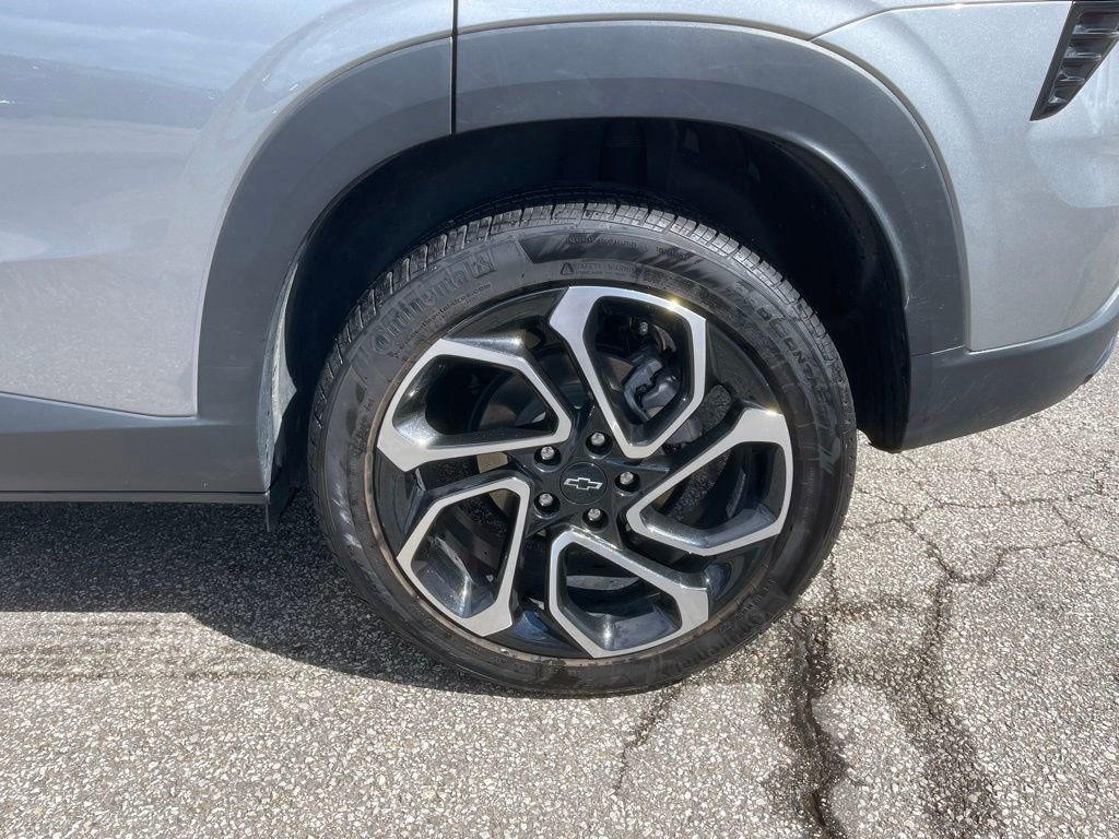 Used 2024 Chevrolet Trax RS w/ Sunroof Package FWD image 29