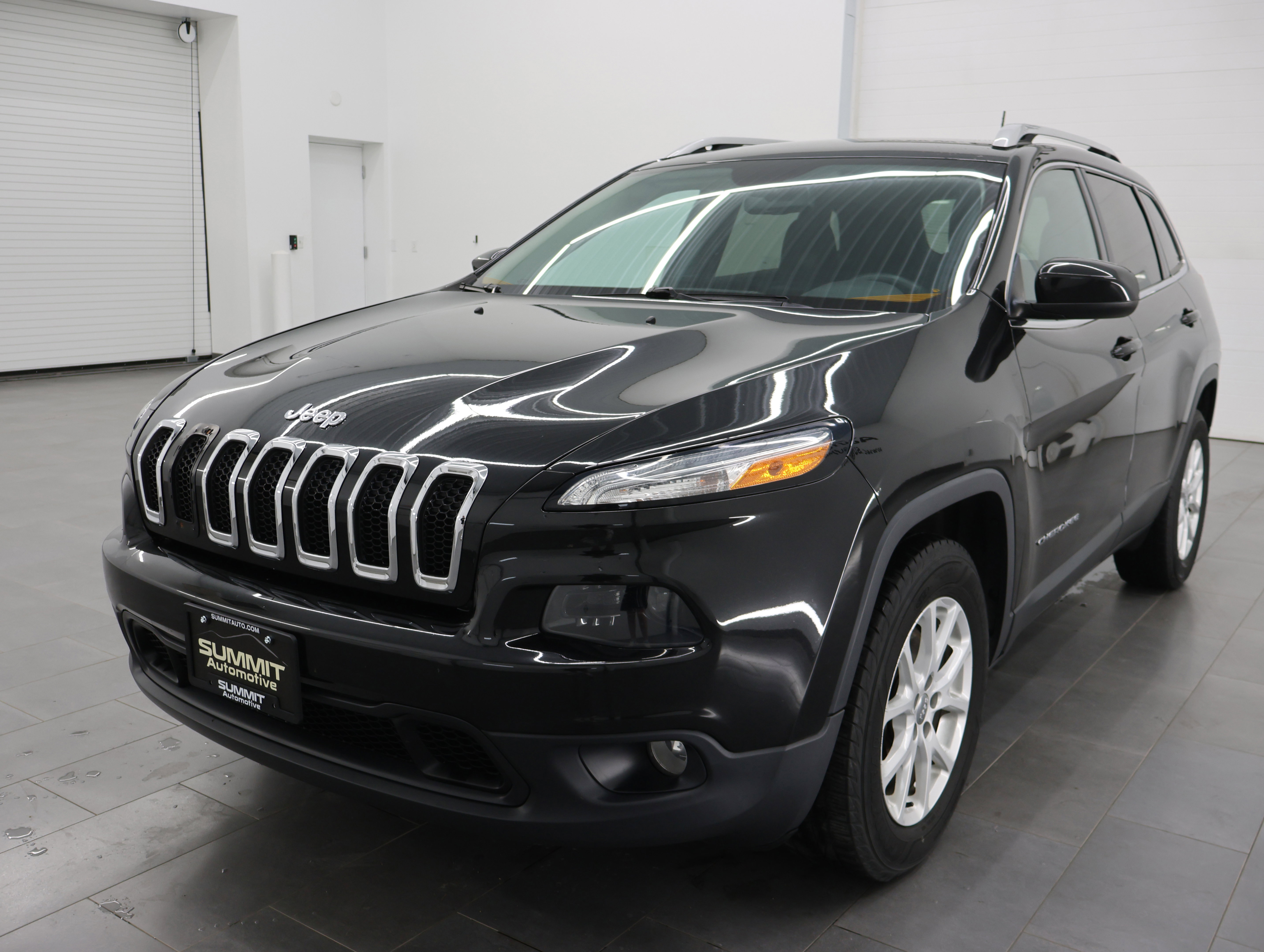 Used 2016 Jeep Cherokee Latitude w/ Cold Weather Group AWD/4WD image 7