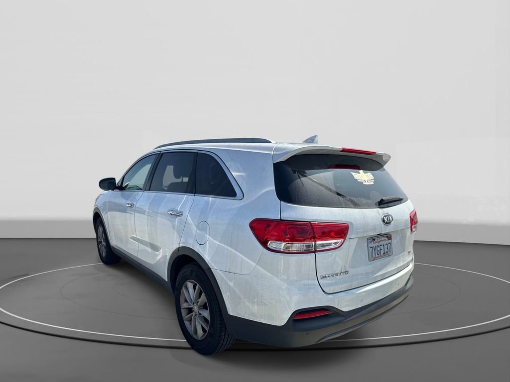 Used 2017 Kia Sorento LX image 7