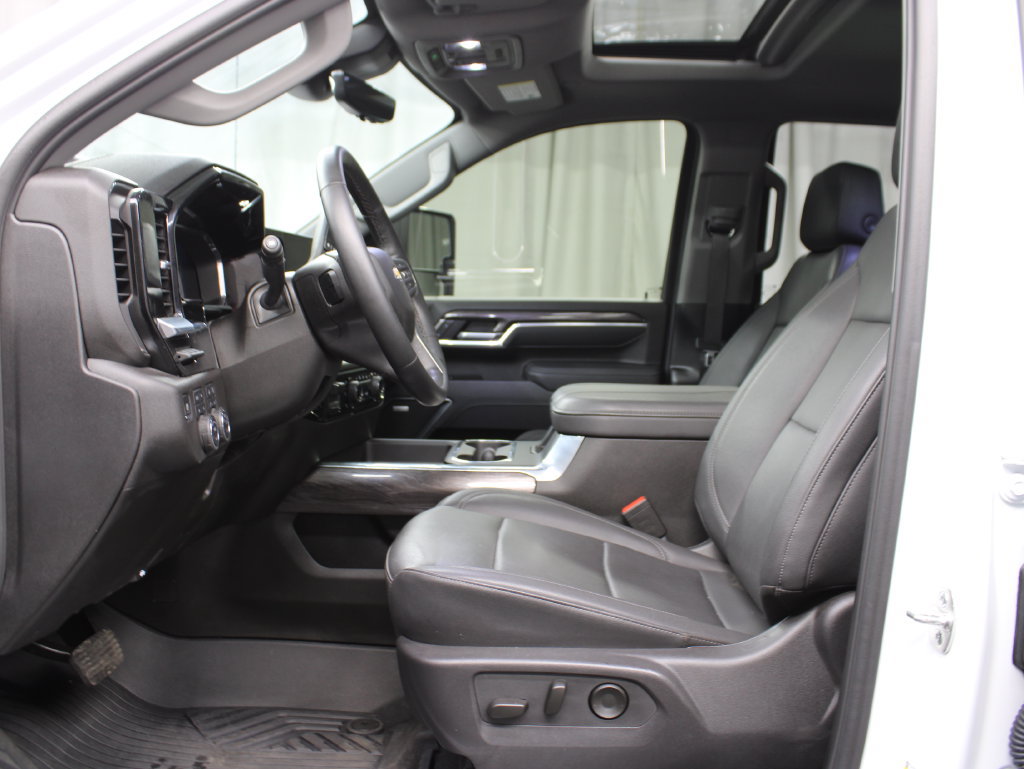 Used 2025 Chevrolet Silverado 2500 LTZ w/ LTZ Premium Package AWD/4WD image 15