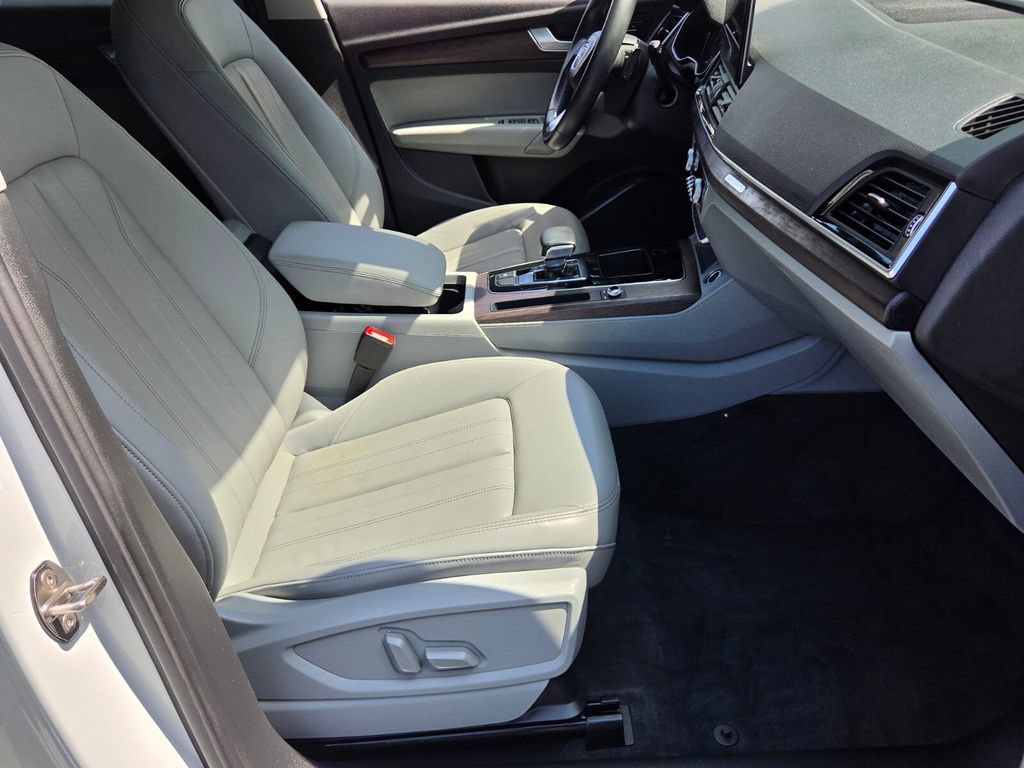 Used 2023 Audi Q5 2.0T Premium w/ Convenience Package AWD/4WD image 18