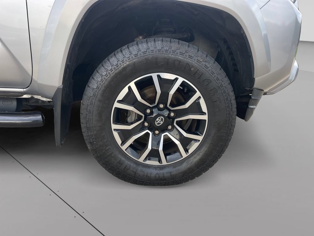 Used 2021 Toyota Tacoma TRD Sport w/ Technology Package AWD/4WD image 9