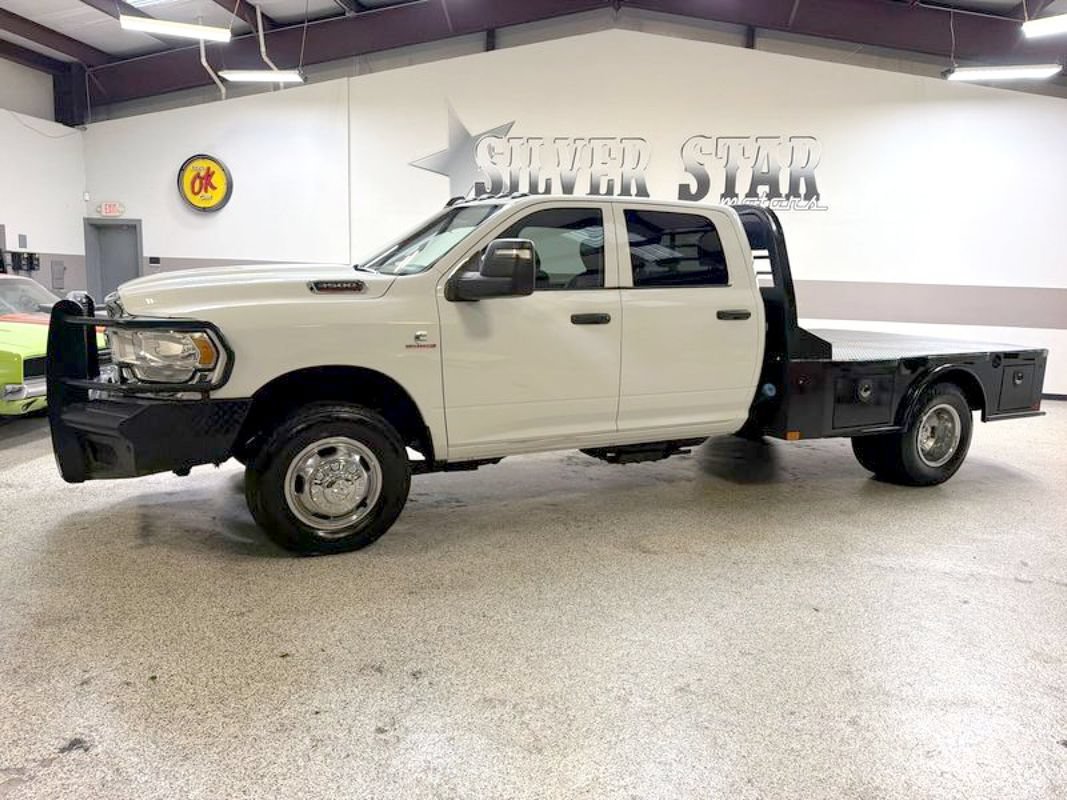 Used 2024 RAM 3500 Tradesman w/ Chrome Appearance Group AWD/4WD image 2