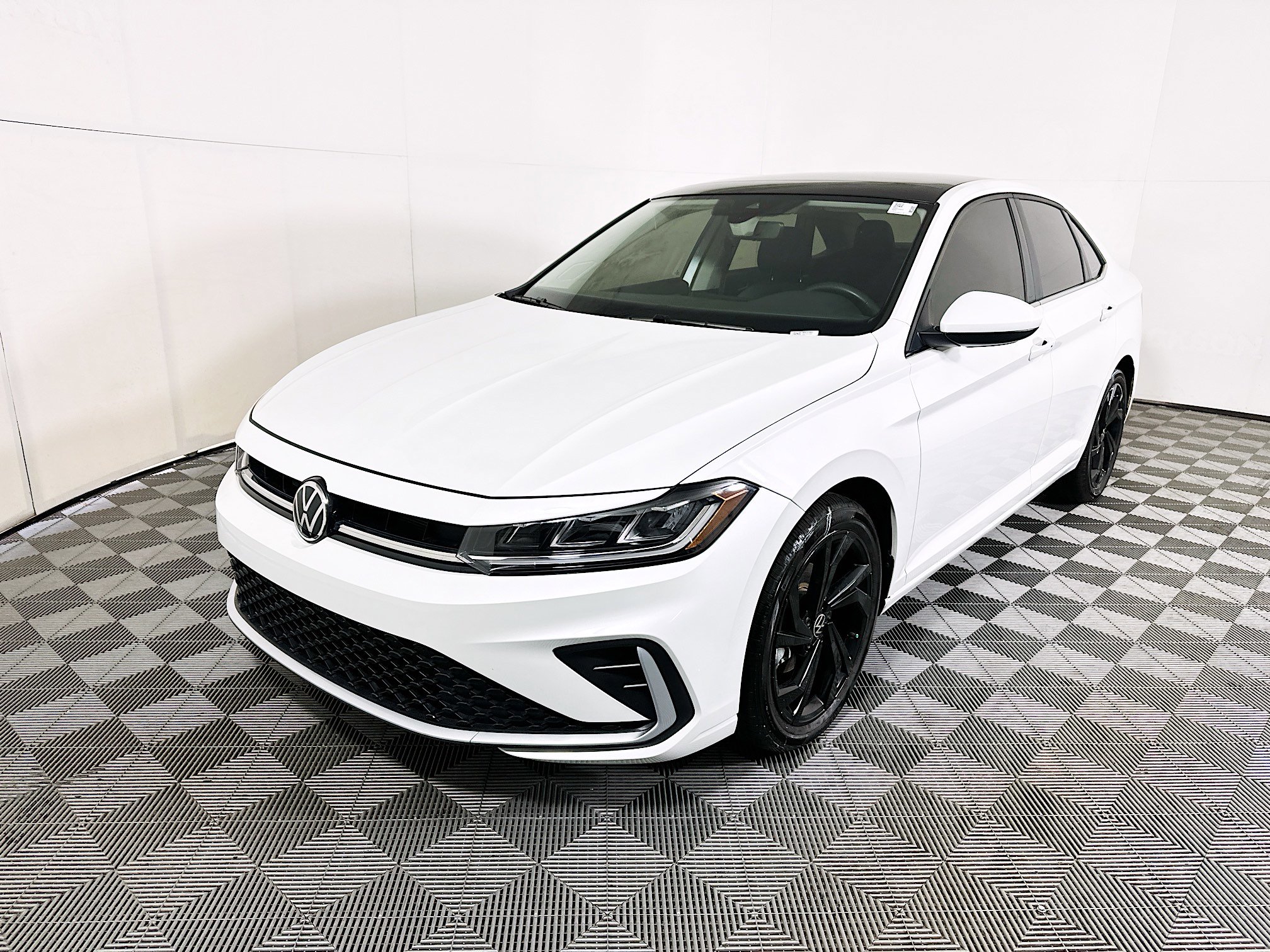Used 2025 Volkswagen Jetta SE FWD image 7