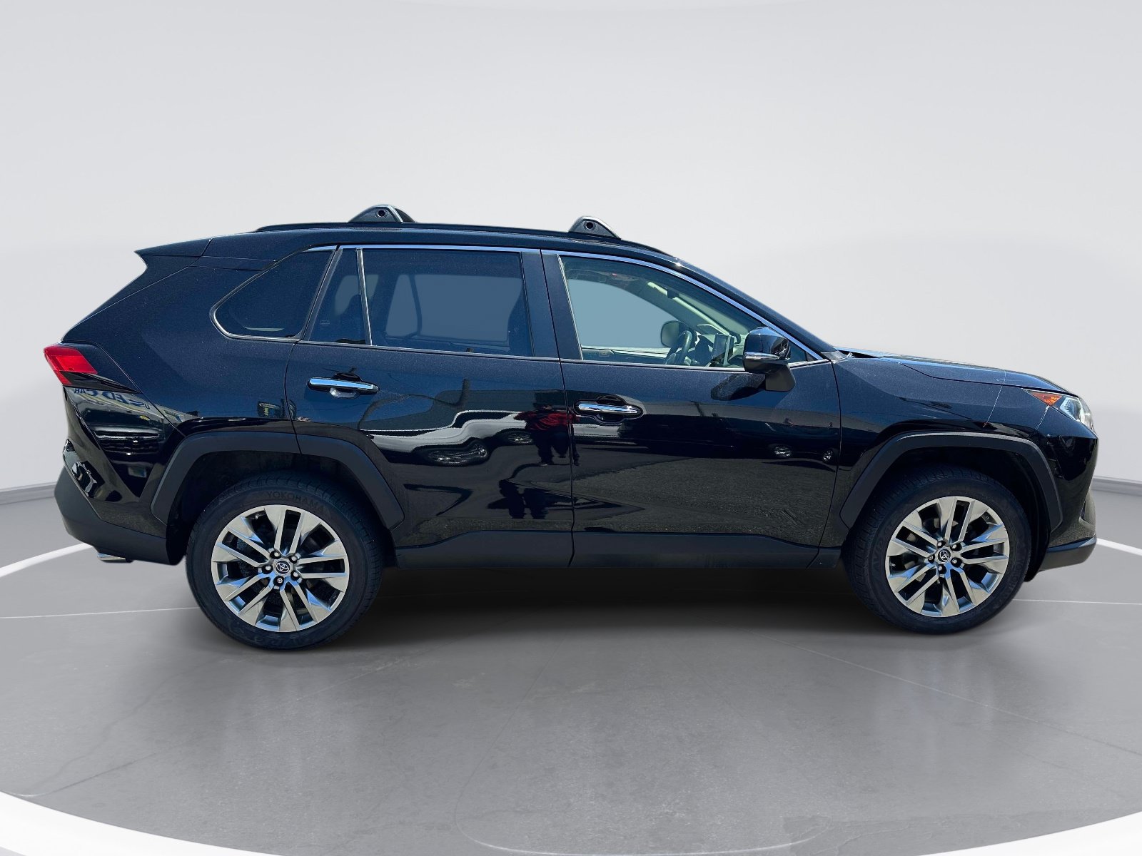 Used 2019 Toyota RAV4 Limited w/ Advanced Technology Package AWD/4WD image 4
