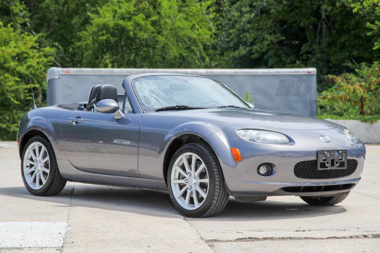 Used 2006 MAZDA MX-5 Miata Grand Touring w/ Premium Pkg RWD image 1