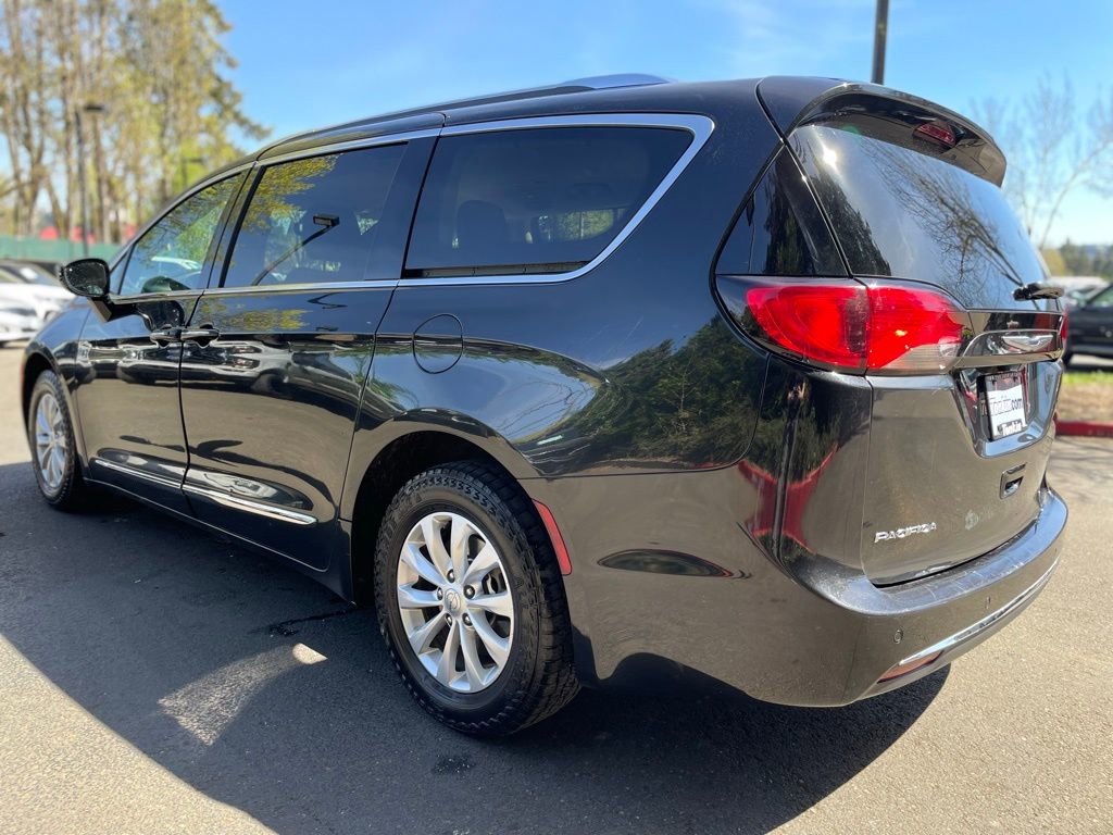 Used 2019 Chrysler Pacifica Touring-L image 6
