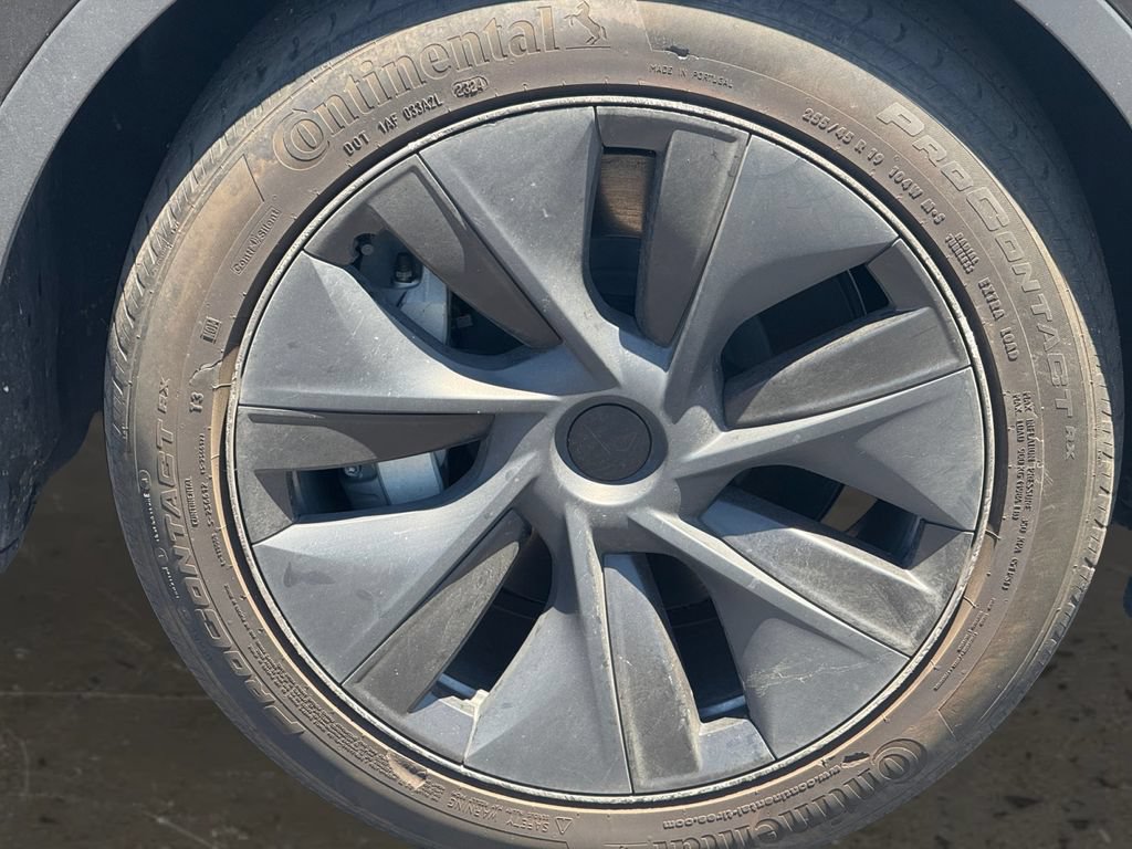 Used 2024 Tesla Model Y Long Range AWD/4WD image 9