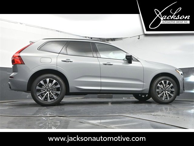 Used 2025 Volvo XC60 B5 Core w/ Climate Package image 39