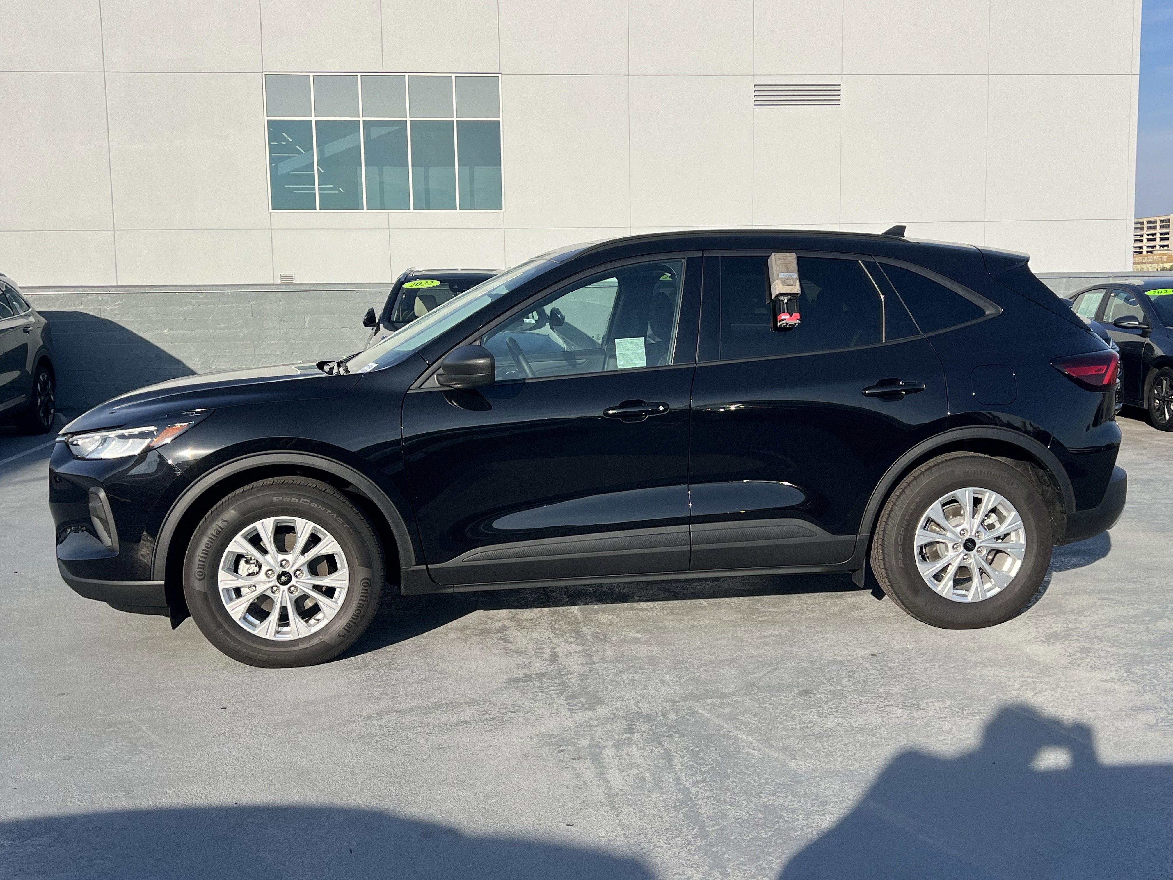 Used 2025 Ford Escape Active w/ Active Premium Tech Pack image 3