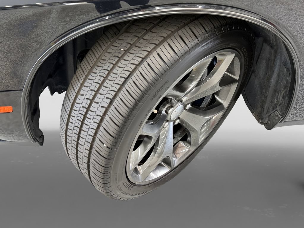 Used 2015 Dodge Challenger R/T Plus RWD image 9