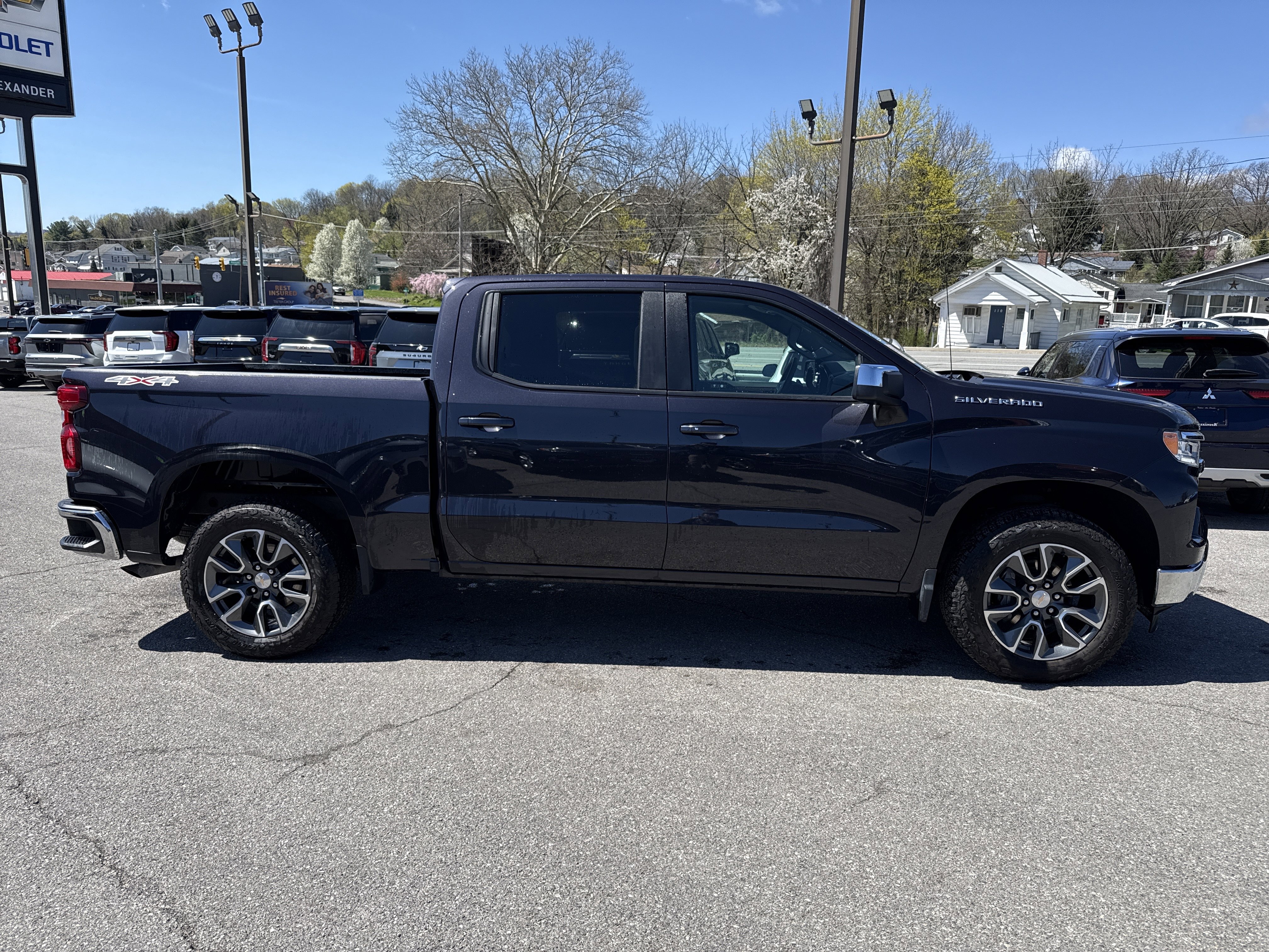 Used 2024 Chevrolet Silverado 1500 LT image 2