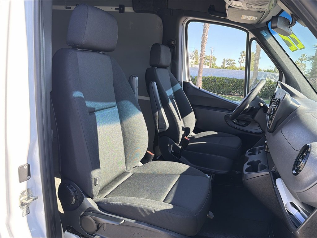 Used 2022 Mercedes-Benz Sprinter 2500 image 22