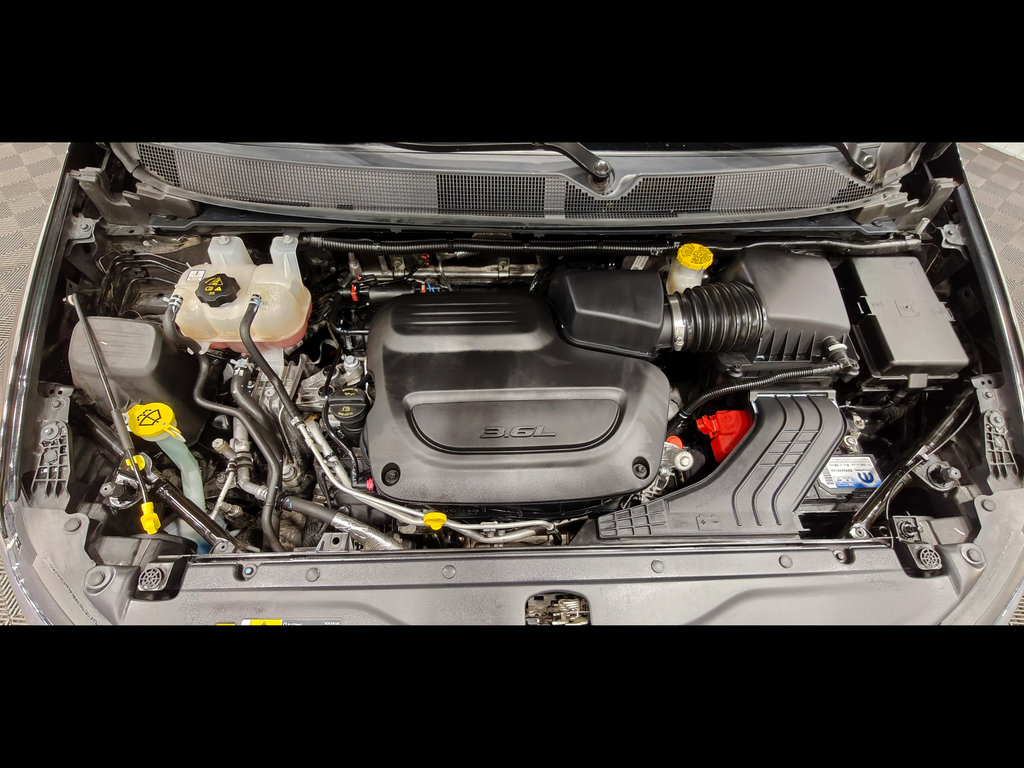 Used 2023 Chrysler Voyager LX FWD image 60