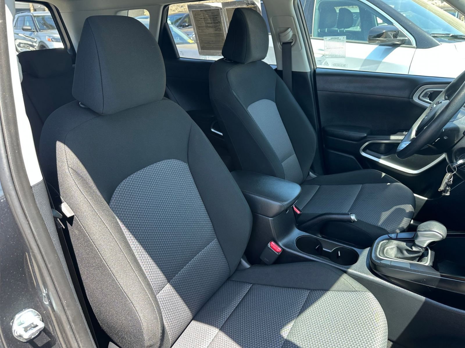 Used 2025 Kia Soul LX w/ LX Technology Package FWD image 34