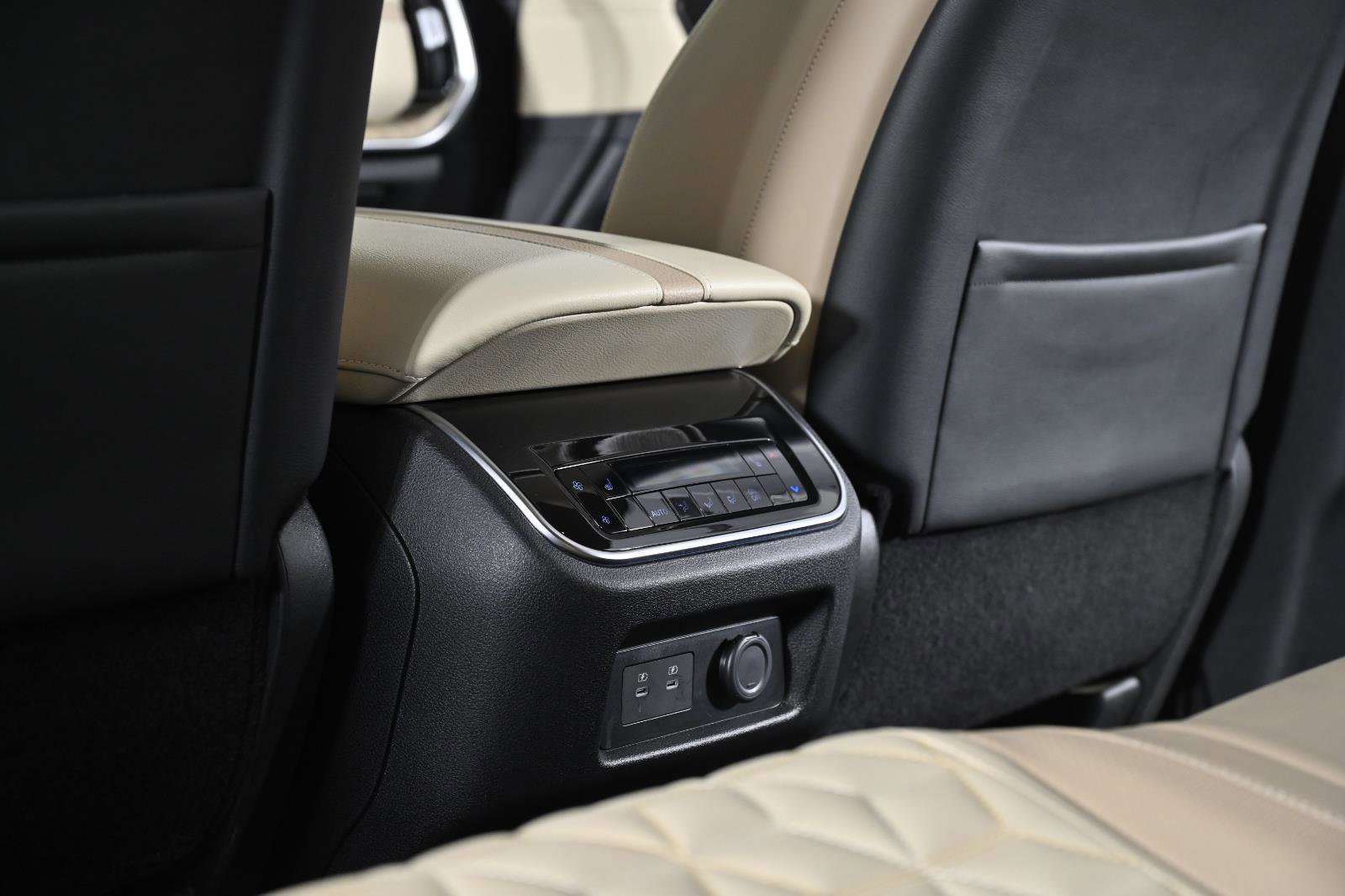 Used 2025 Nissan Armada Platinum image 33