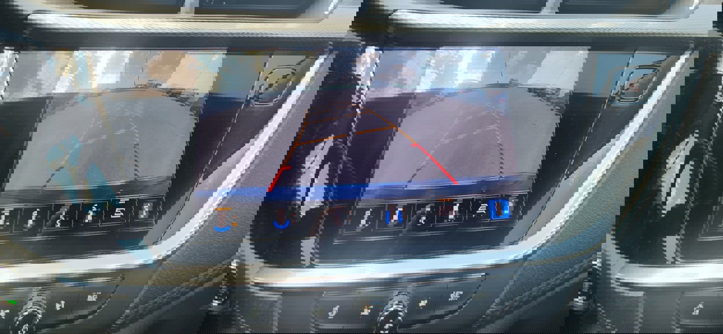 Used 2020 Buick Encore GX Essence w/ Experience Buick Package image 16