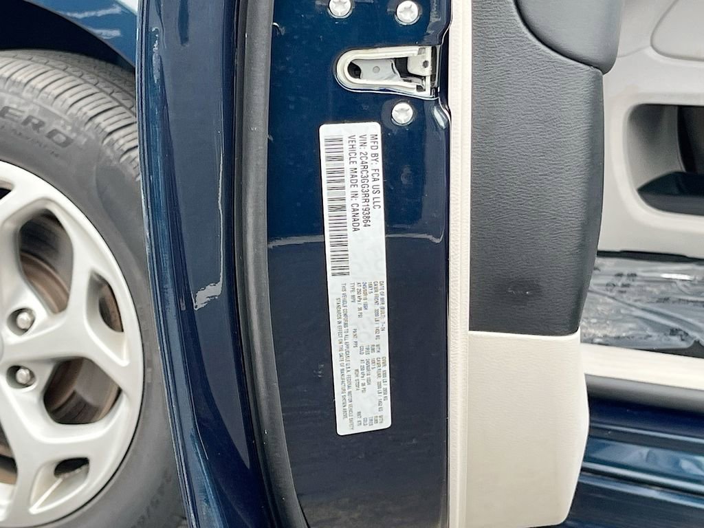 Certified 2024 Chrysler Pacifica Limited image 32