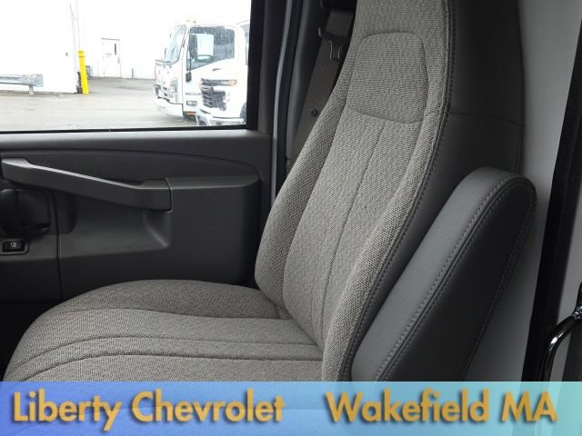 Used 2024 Chevrolet Express 4500 w/ Power Convenience Package RWD image 12