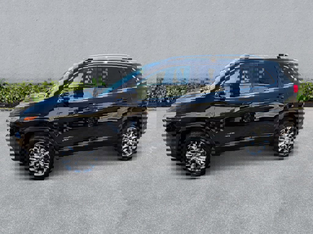 Used 2018 Jeep Cherokee Limited image 4