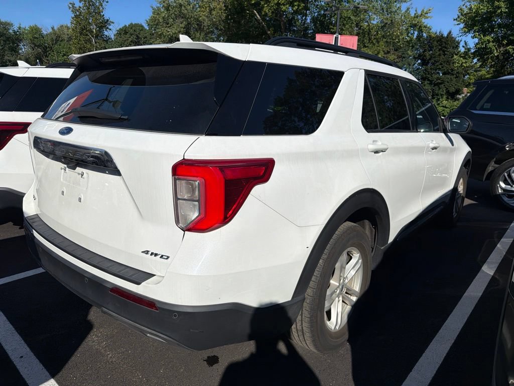 Used 2023 Ford Explorer XLT w/ Equipment Group 202A AWD/4WD image 4