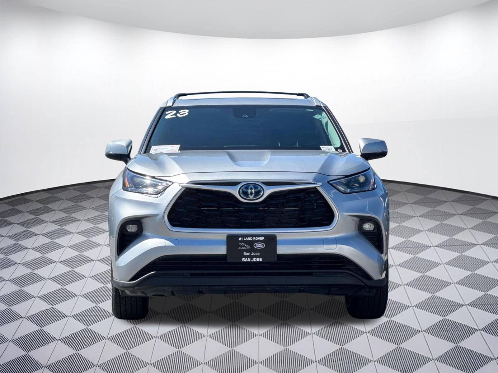 Used 2023 Toyota Highlander XLE FWD image 5