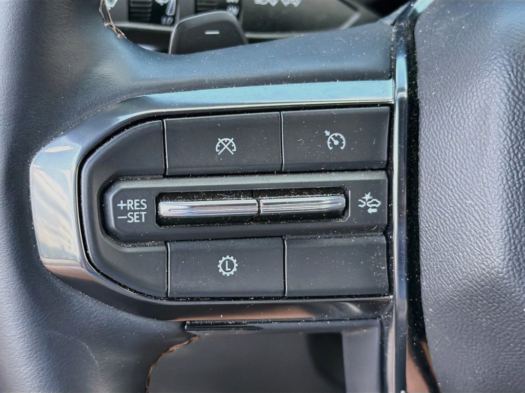 Used 2025 GMC Acadia AT4 AWD/4WD image 19