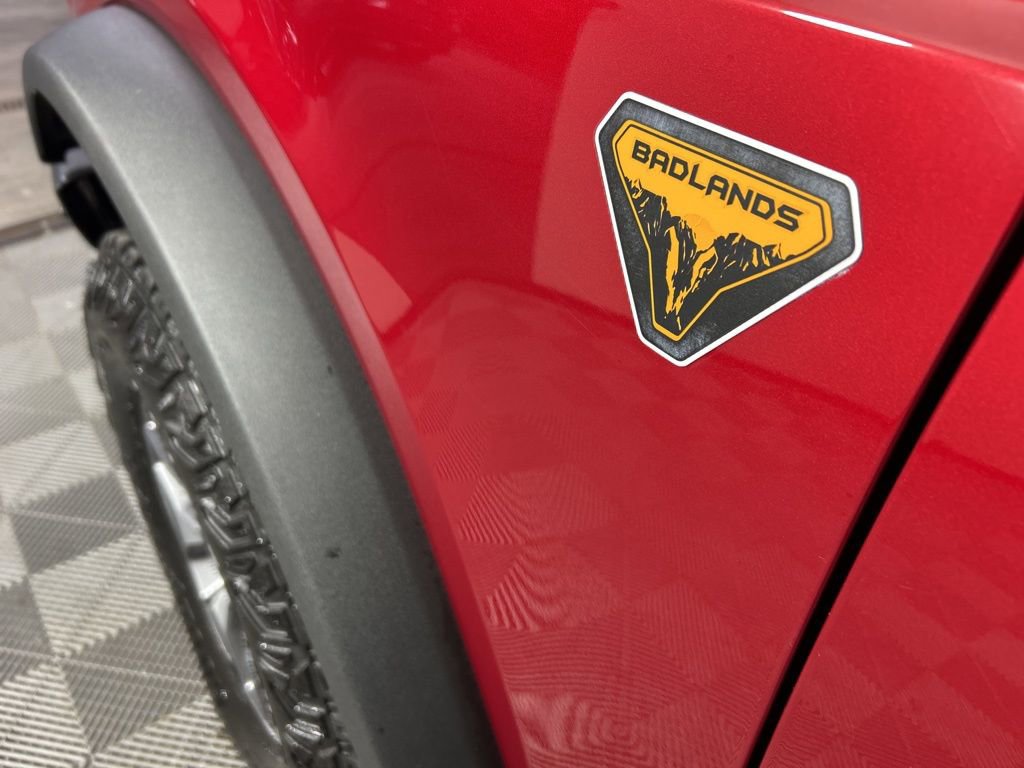 Used 2025 Ford Bronco Badlands image 2