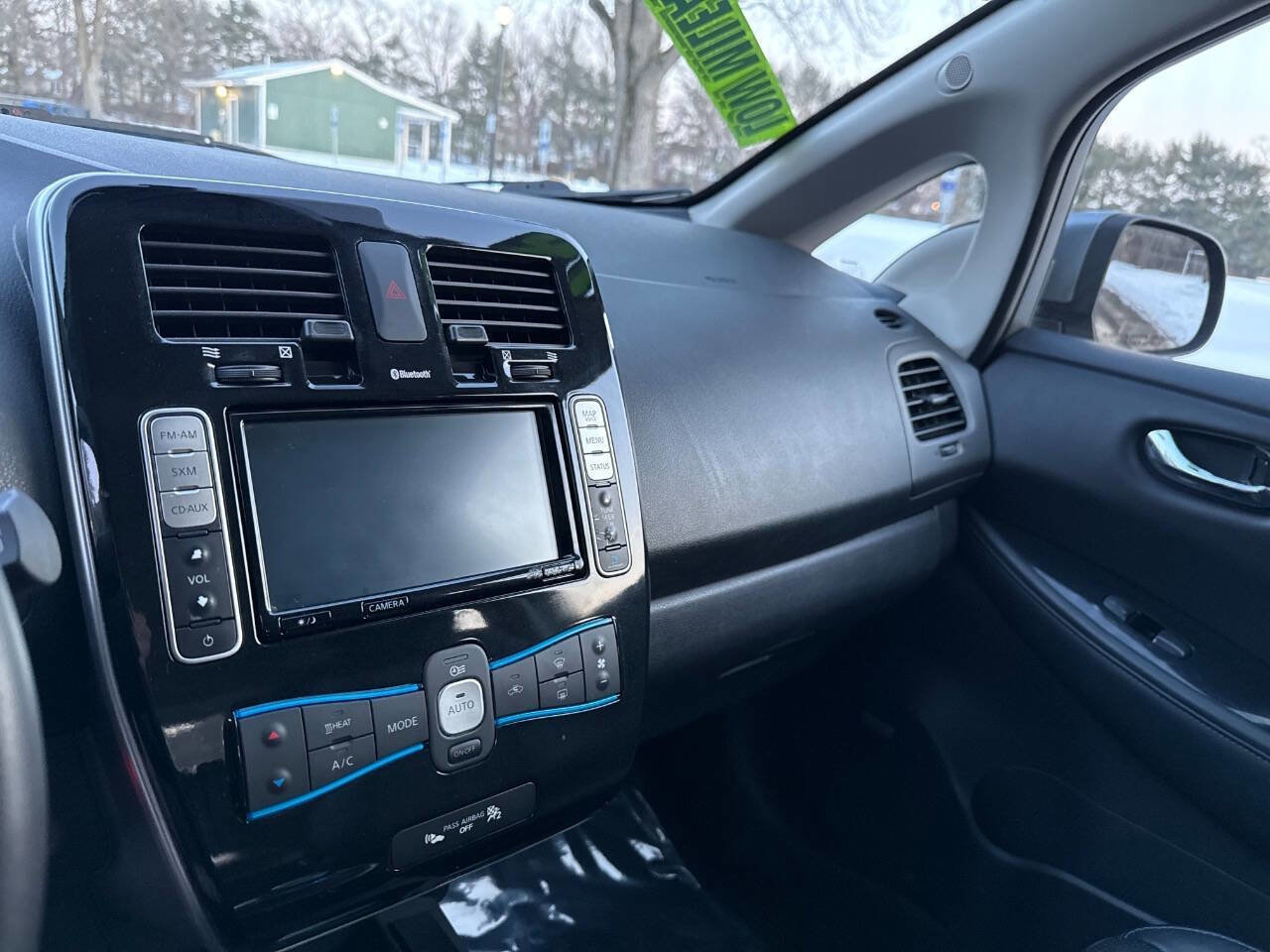 Used 2016 Nissan Leaf SL w/ Premium Package image 11