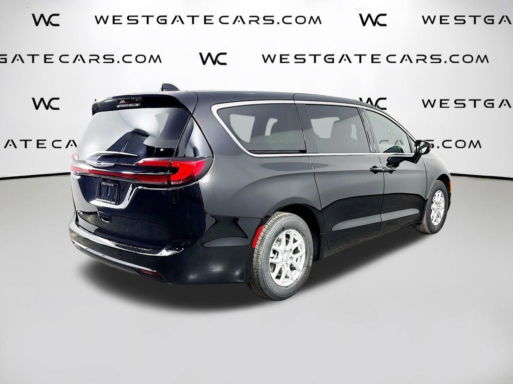 New 2026 Chrysler Pacifica Select image 8