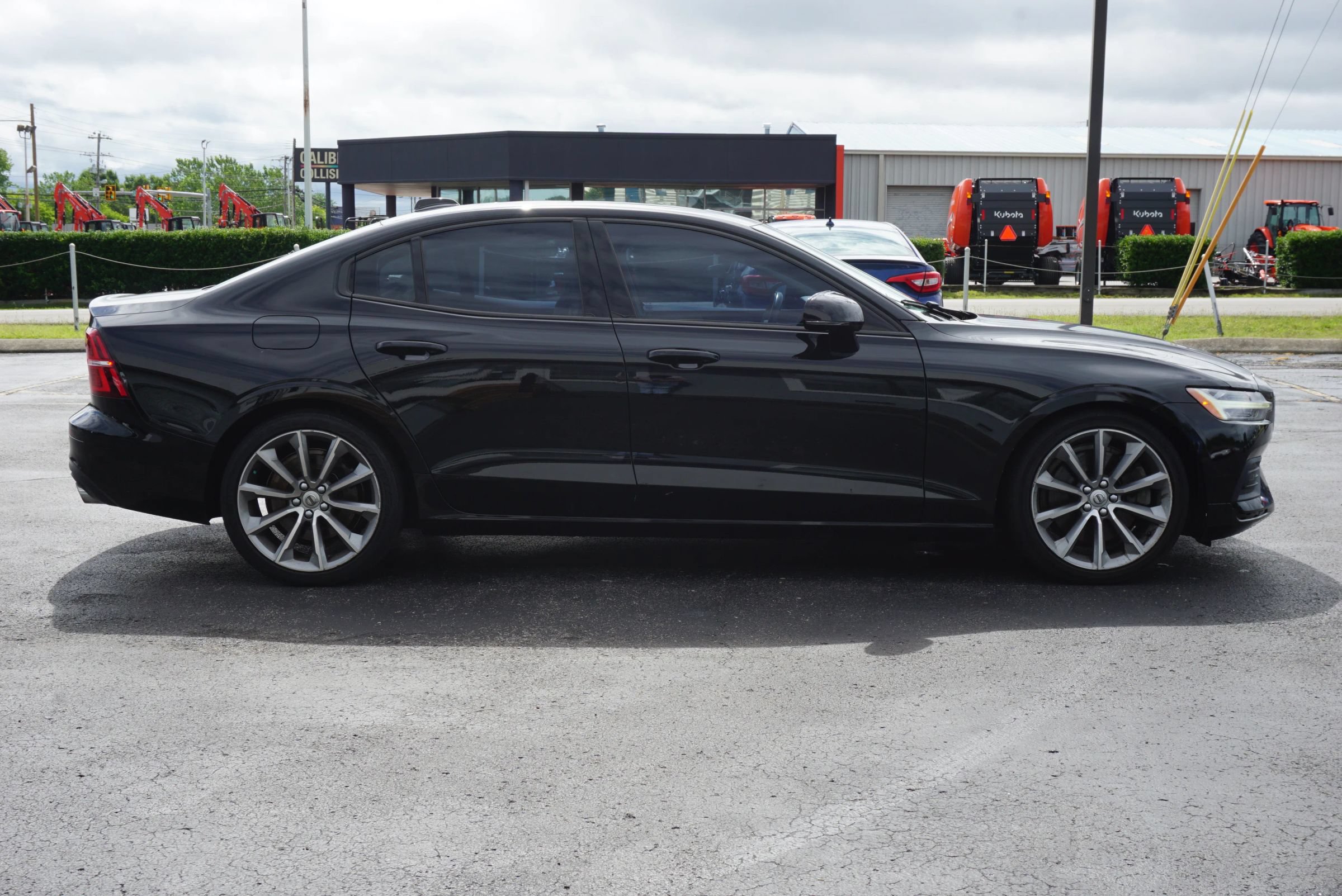 Used 2020 Volvo S60 T6 Momentum w/ Premium Package AWD/4WD image 4