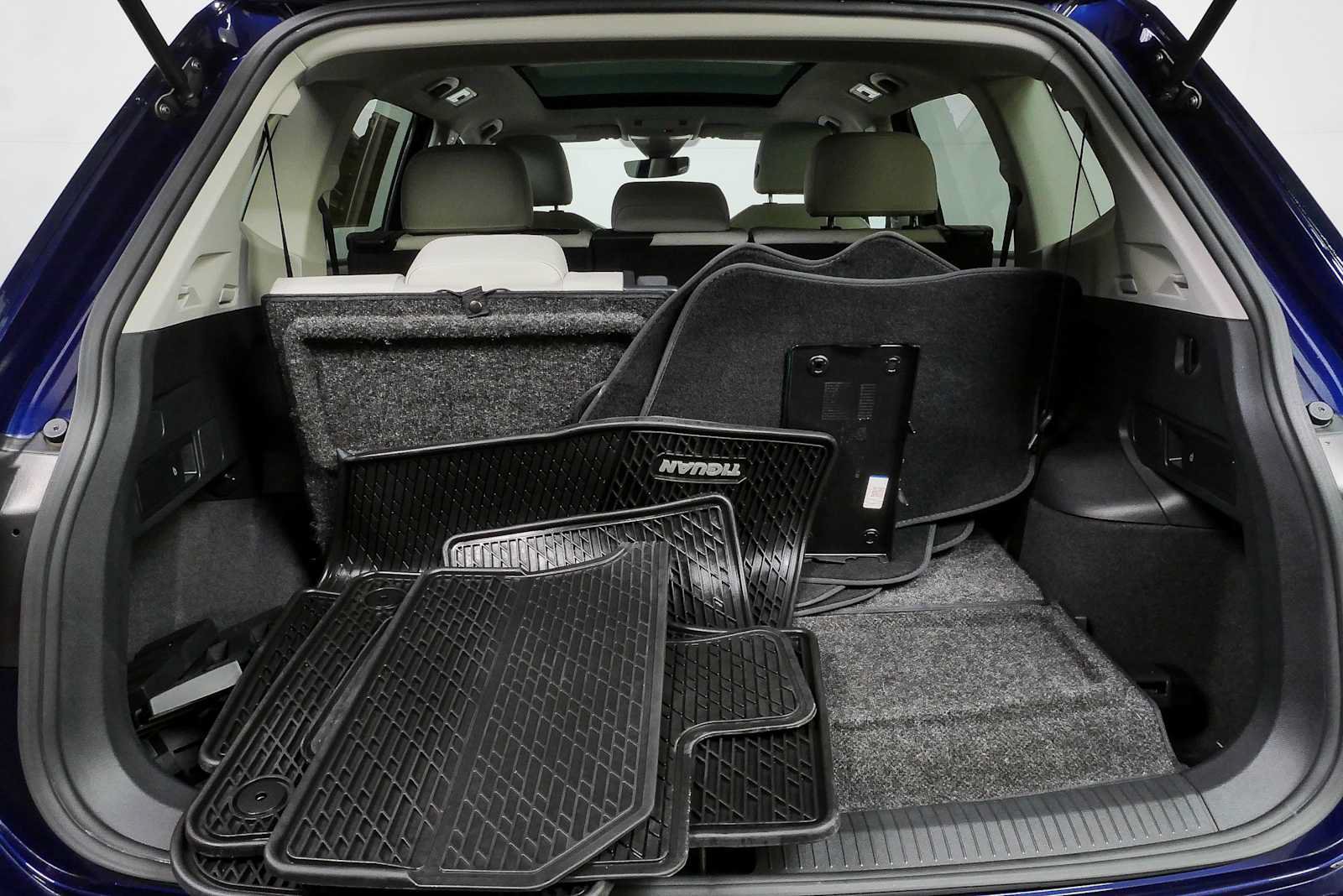 Certified 2023 Volkswagen Tiguan SE w/ Panoramic Sunroof Package FWD image 33