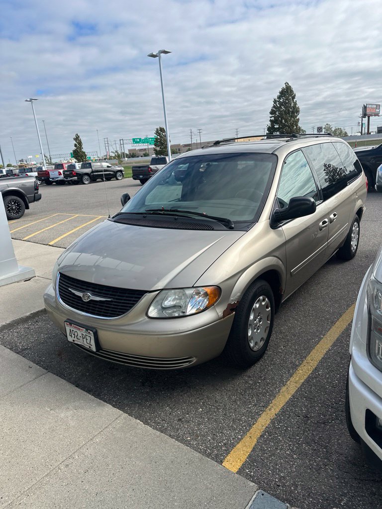 Used 2004 Chrysler Town & Country LX w/ Popular Equipment Group FWD image 5
