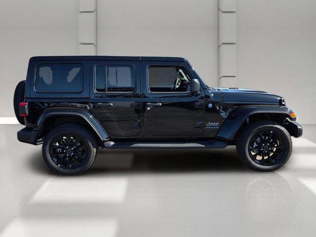 Used 2025 Jeep Wrangler Sahara AWD/4WD image 6