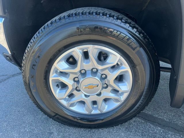 Used 2024 Chevrolet Silverado 2500 LT AWD/4WD image 16