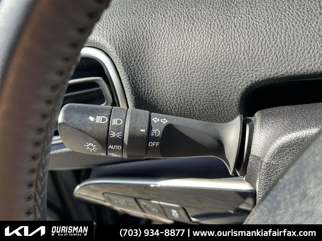 Used 2022 Toyota Prius XLE image 12