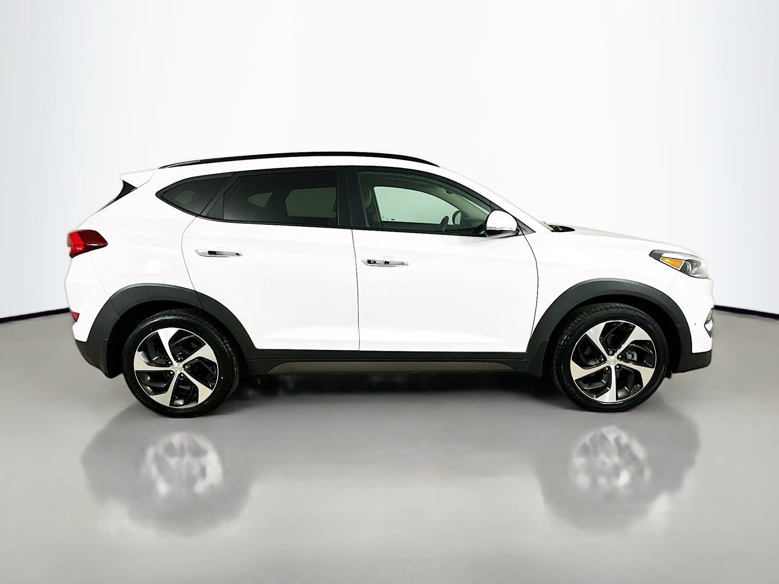 Used 2016 Hyundai Tucson Limited w/ Option Group 03 FWD image 4