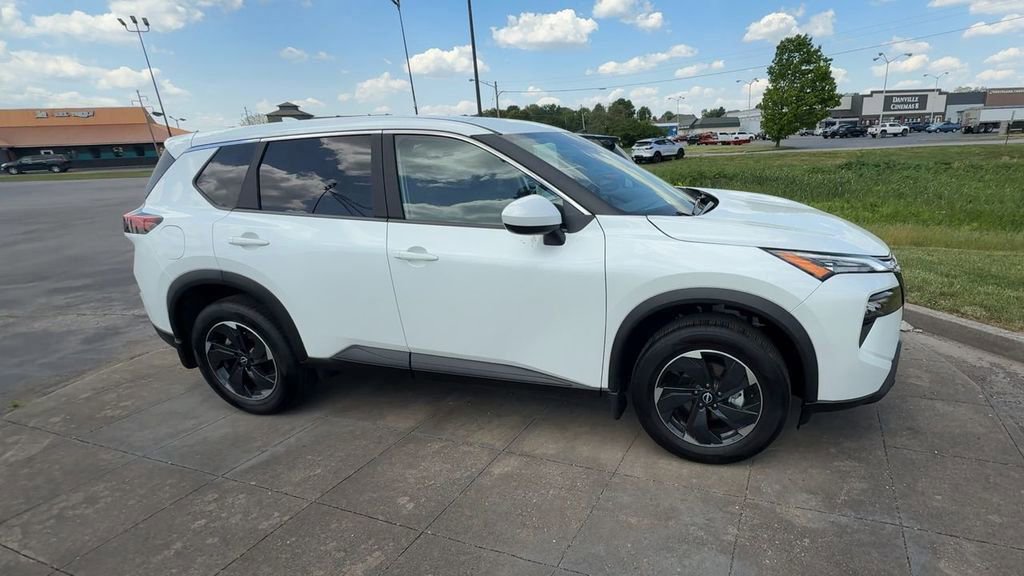 Used 2026 Nissan Rogue SV AWD/4WD image 8